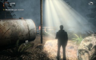 Alan Wake - Gameplay - Using a lamppost as a safe zone from the darkness